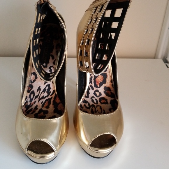 SOLD Gorgeous gold heels with with cage detail - Picture 6 of 8